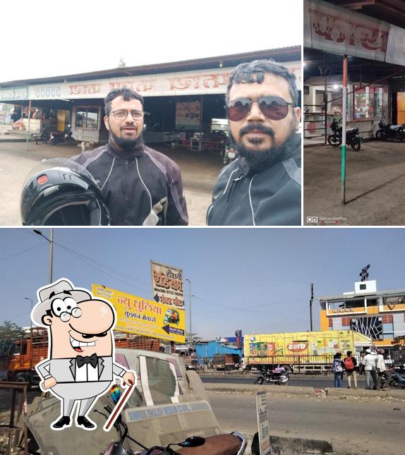 Check out how Hotel 55555 ( होटल फाय फाय फाय फाय फाय) looks outside