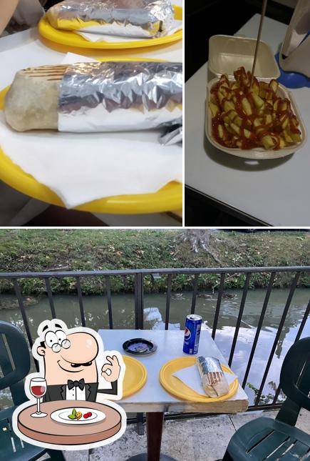 Tra le varie cose da Kebab da Vicky si possono trovare la cibo e interni