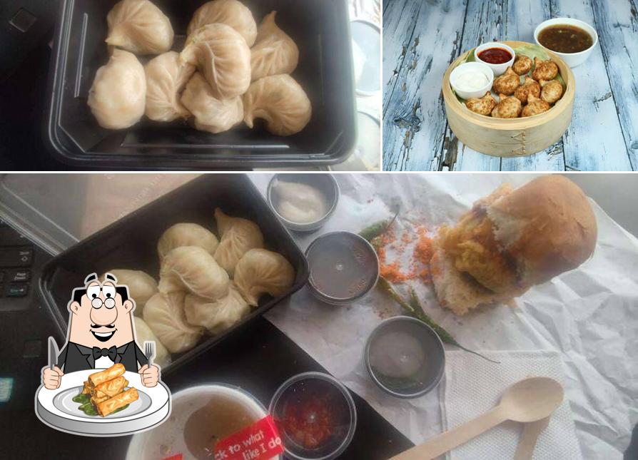 Spring rolls at Momo Delights