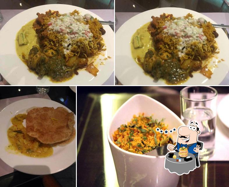 Food at Cafe @ Elanza