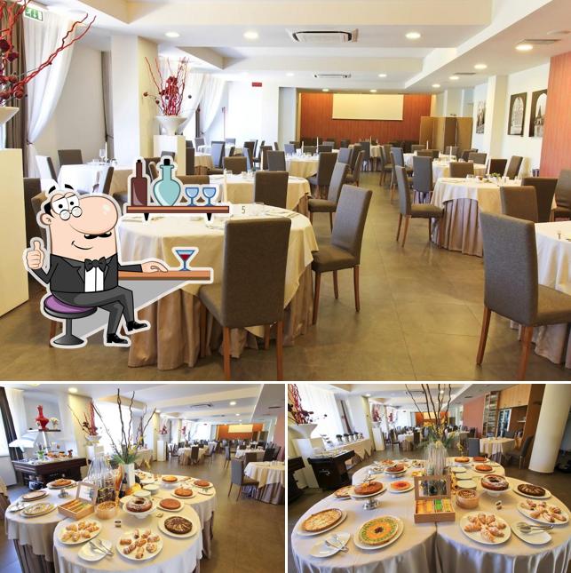 Siediti a un tavolo di Al Carato