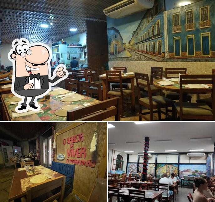 Sente em uma das mesas no Cafofinho da Tia Dica