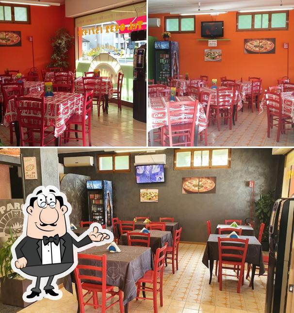 Dai un'occhiata agli interni di Parco Pizza