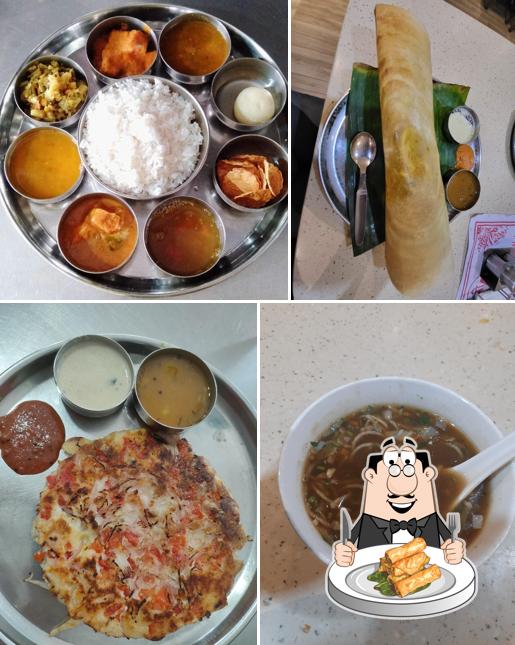 Spring rolls at Shree Vineeth's Restaurants