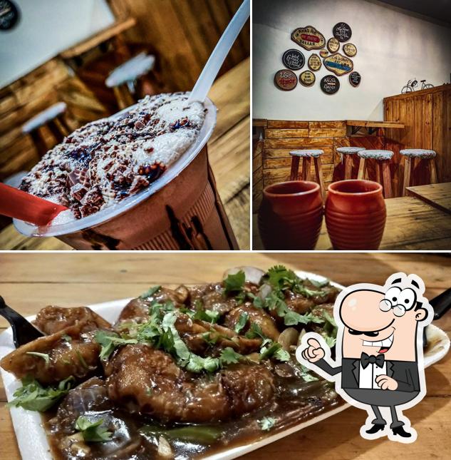 The picture of Cafe 11 o'Clock’s interior and food