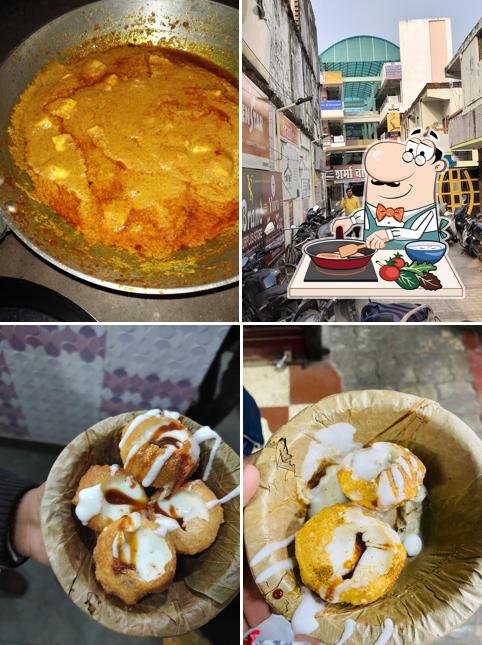 Chicken curry at Sharma Chaat House