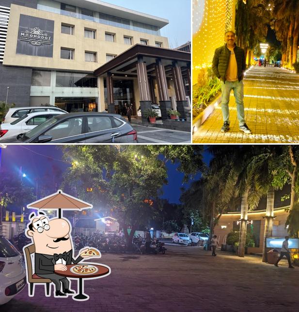Check out how Meghdut Panjabi Dhaba looks outside