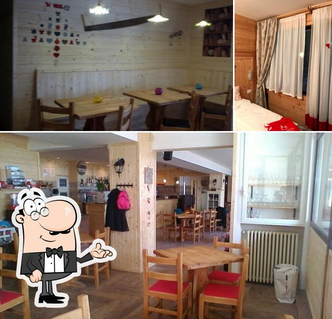 Siediti a un tavolo di Locanda di 1400