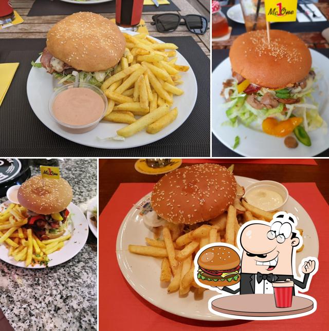 Ordina un hamburger a Restaurant + Bar MC One GmbH