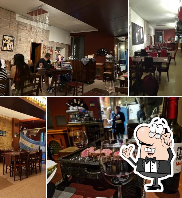 Siediti a un tavolo di Aires Del Plata