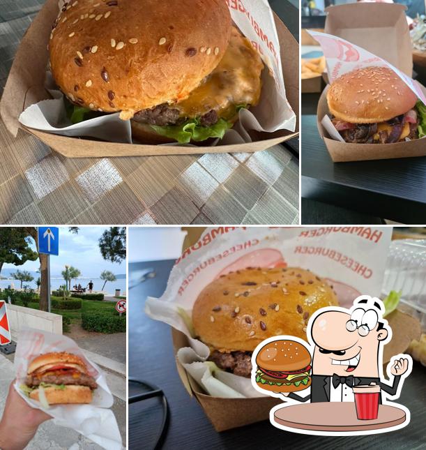 Prova un hamburger a OBROQ Street Food Restaurant