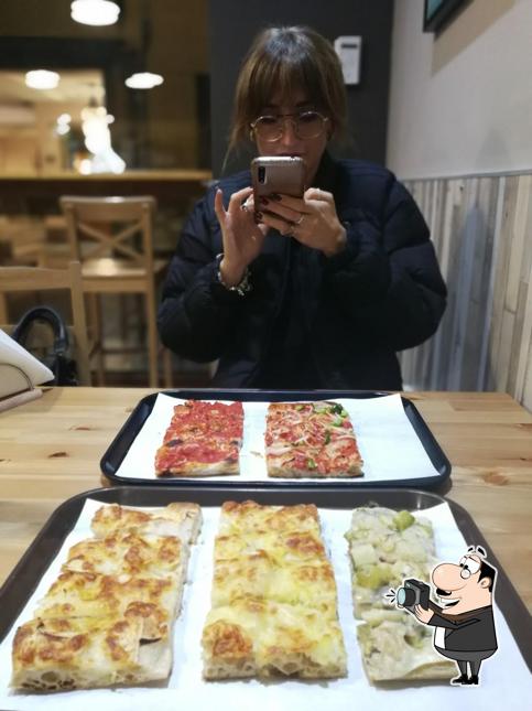 Guarda la foto di Tajo Pizza In Teglia