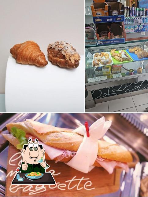 La foto della cibo e interni di Caffetteria All'Angolo