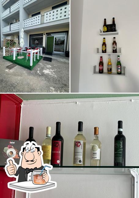 La boire et intérieur du restaurant
