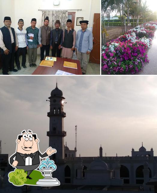 Among various things one can find exterior and interior at South Indian Hotel