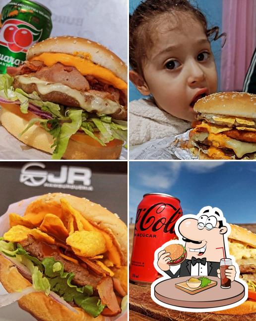 Peça um hambúrguer no Jr Hamburgueria
