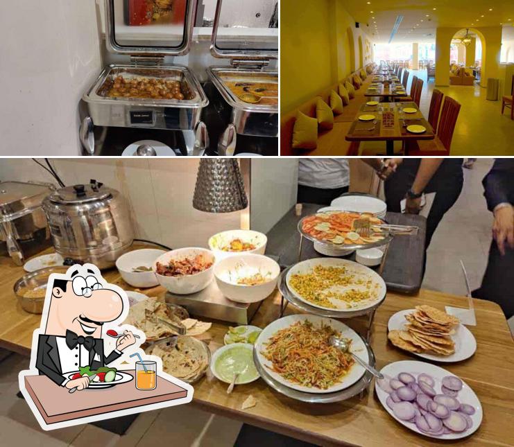 The image of food and interior at Deewan-E-Khaas