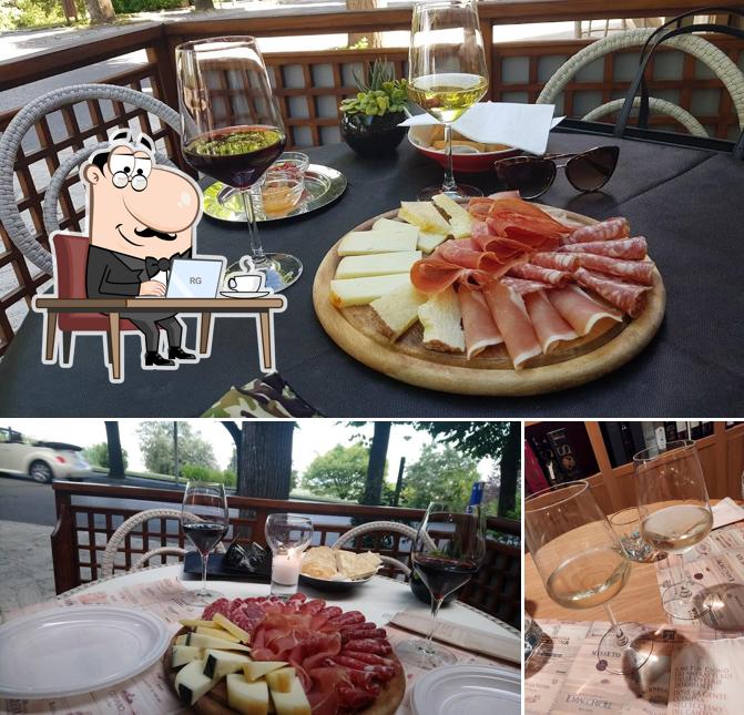 La immagine di interni e cibo da Enoteca La Pergola In Città