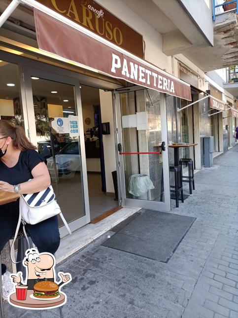 Prova un hamburger a Panificio Caruso Srl