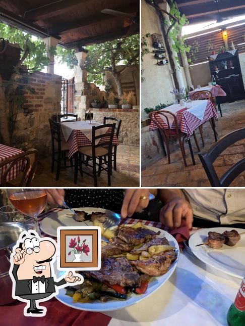La interni e cibo del ristorante