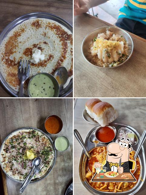 Meals at Waingankar Upahargruh