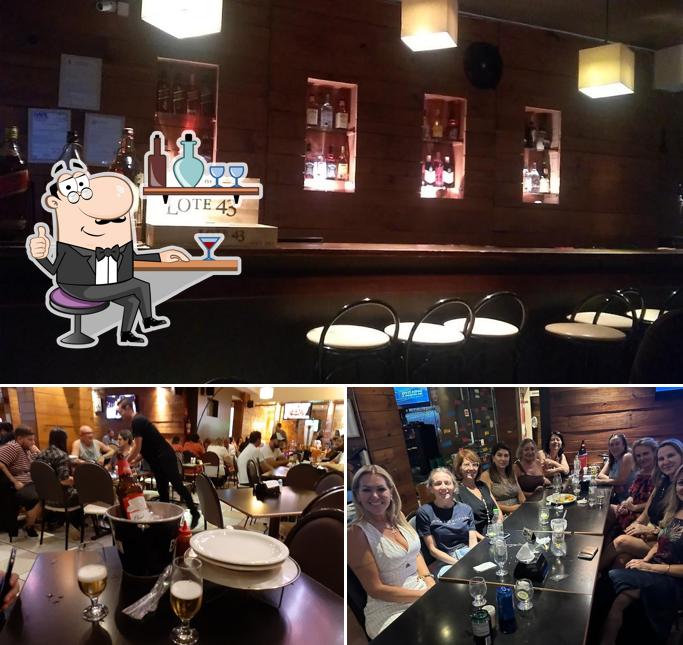 O interior do London Burger e Pizza