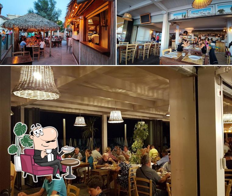 Siediti a un tavolo di L' Ultima Spiaggia