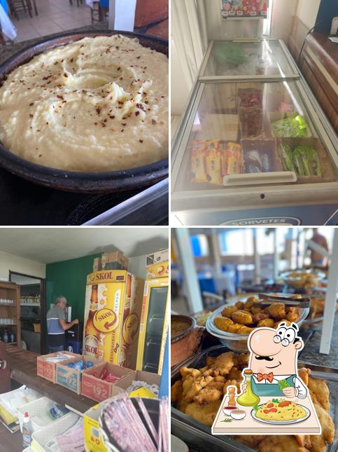 Comida em Restaurante Panela de Barro