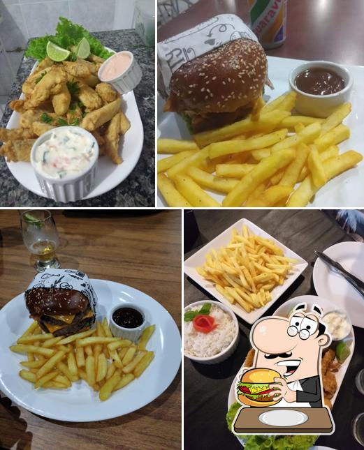 Delicie-se com um hambúrguer no Espettáculo Espetaria e Restaurante