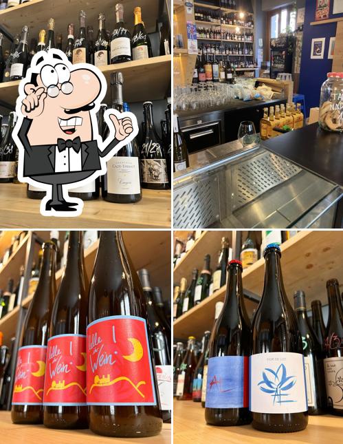 Gli interni di Enoteca Vineria La Bottiglia Volante