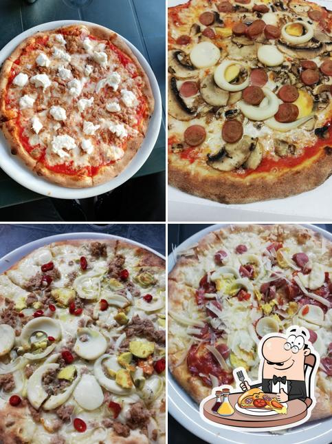 Scegli una pizza a Pizzeria Panineria La Piazzetta Di scerra Salvatore