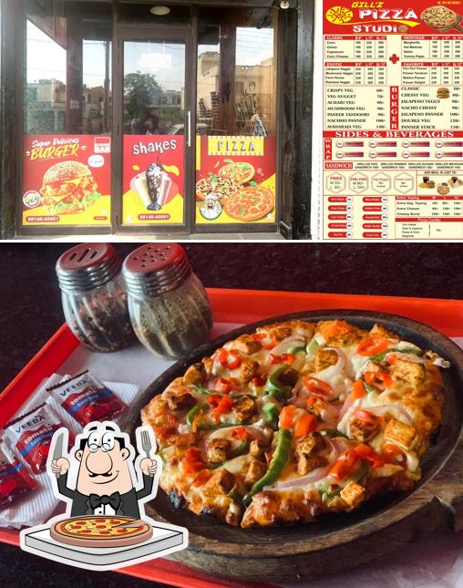 Order pizza at GILL'Z PIZZA STUDIO MACHHIWARA