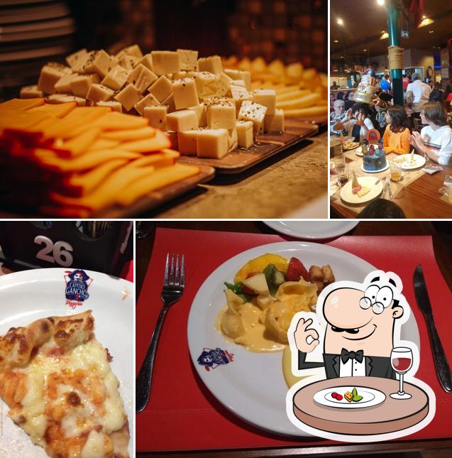 Comida em Pizzaria Capitão Gancho