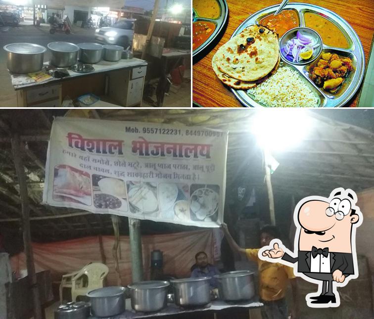 The interior of विशाल भोजनालय