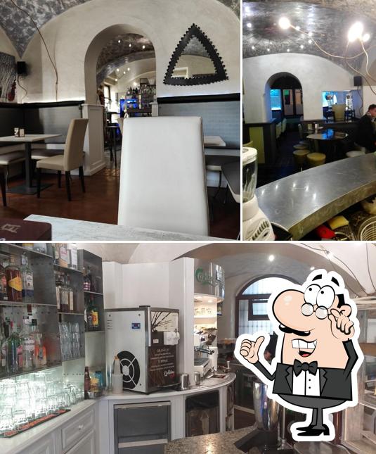 Installez-vous à l'une des tables de Caffè Dublino