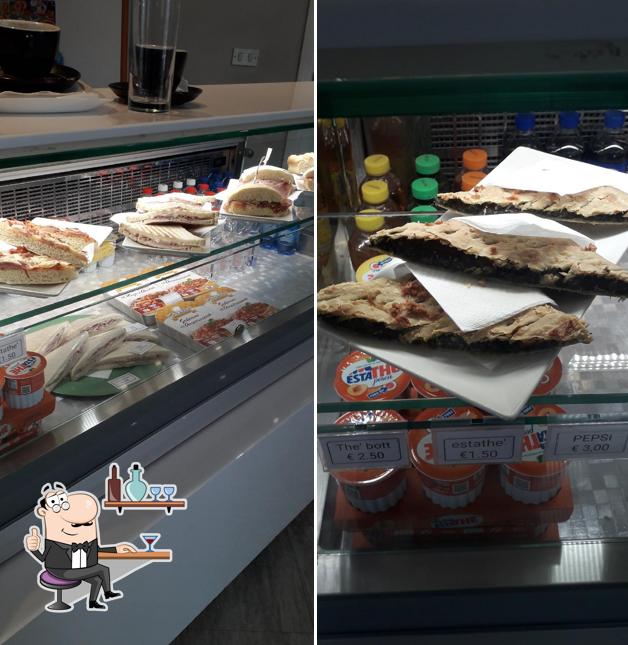 Dai un'occhiata agli interni di Bar da Mara