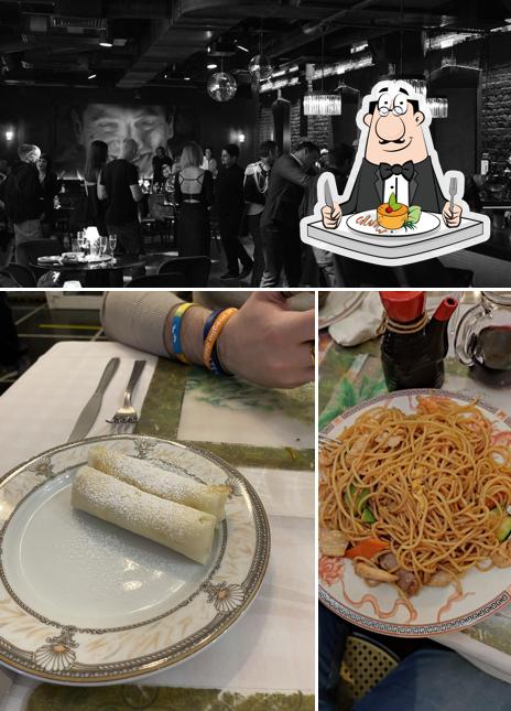 Ristorante Cinese Shi Lin si caratterizza per la cibo e interni