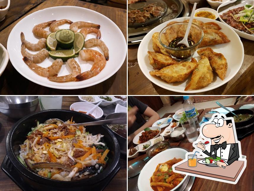 Comida em Restaurante Portal da Coréia