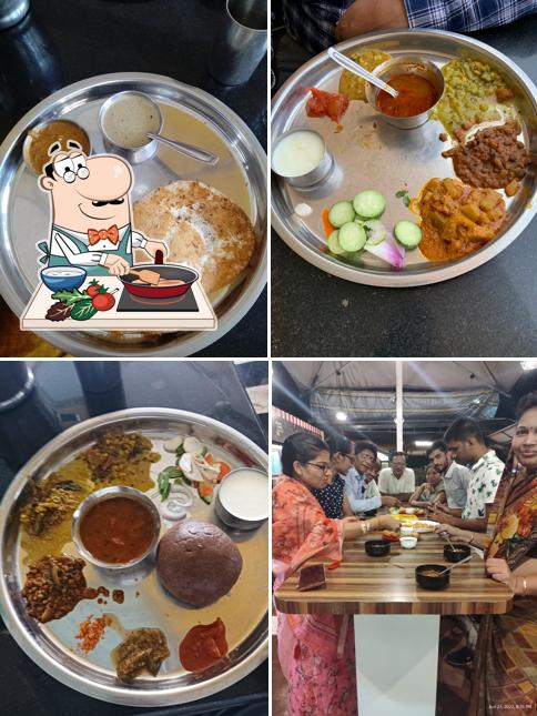 Chicken curry at Hotel Sri Malatesh Khanawali