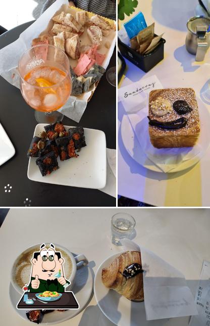Platti al CroisSantorino Coffee Break