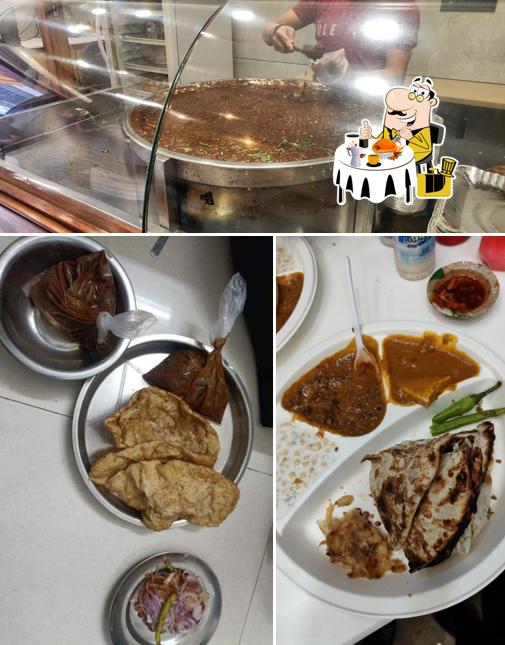 Meals at Dilliwale Pahelvanjee's Chhole Bhature