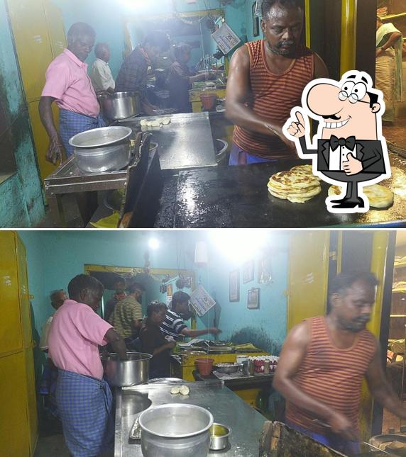 Here's an image of Thermutti selvam parota stall