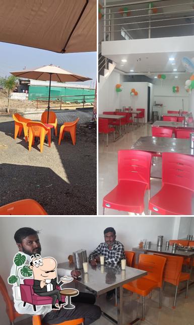 Hotel Garwa juce Point & Snacks & icecream Parler