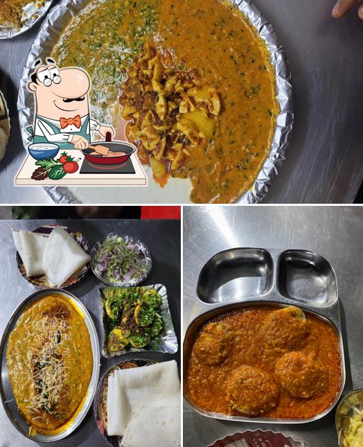 Chicken curry at Vatsal Omelette Centre