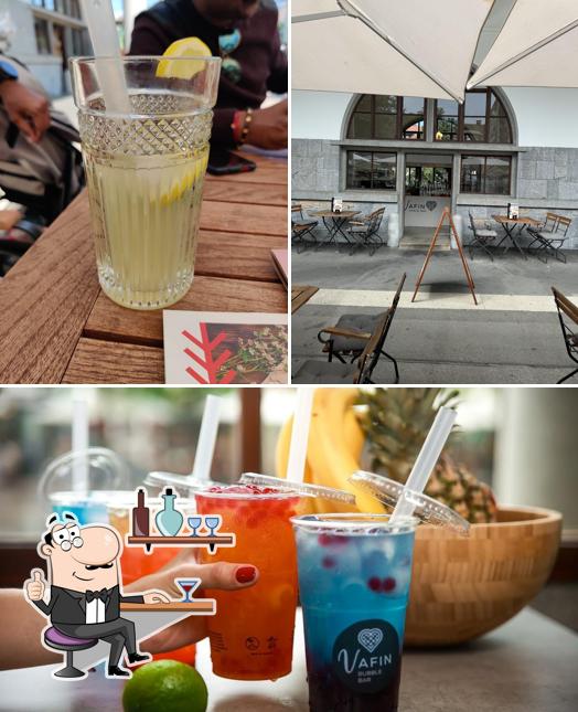 Gli interni di Vafin Snack Bar