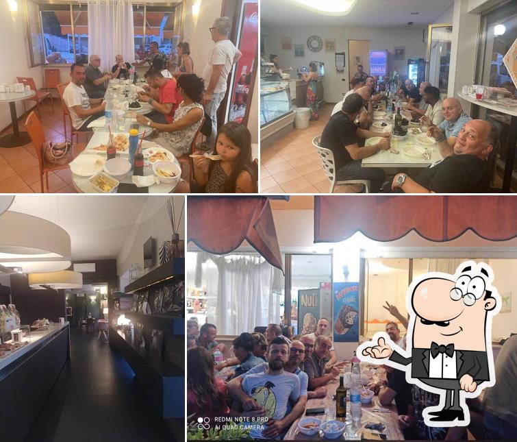 Gli interni di 18 Via Roma Café