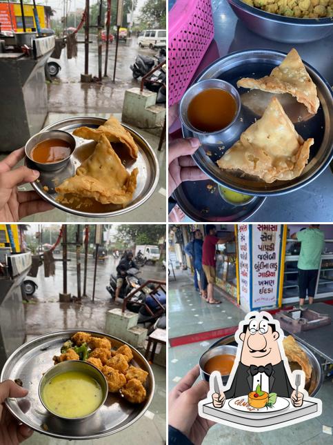 Food at Suresh Bhajiya House
