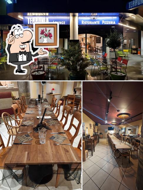 Siediti a un tavolo di Terronia Ristorante Pizzeria