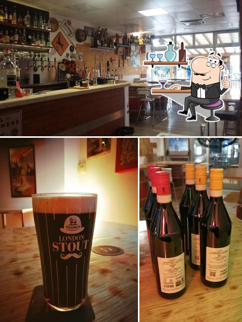 La foto di interni e birra da Vineria Clanis
