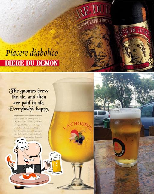Puoi goderti un rinfrescante bicchiere di birra chiara o scura